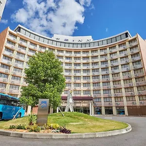 toyoko-inn-airport-shinkan.alltokyohotels.com/
